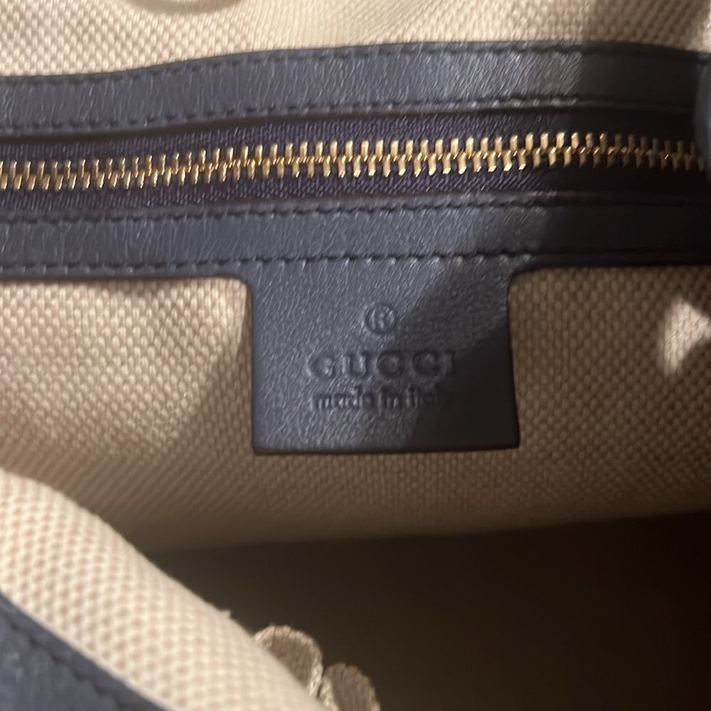 GUCCI Patent Leather SoHo Chain Bag Navy - Picture 10 of 17
